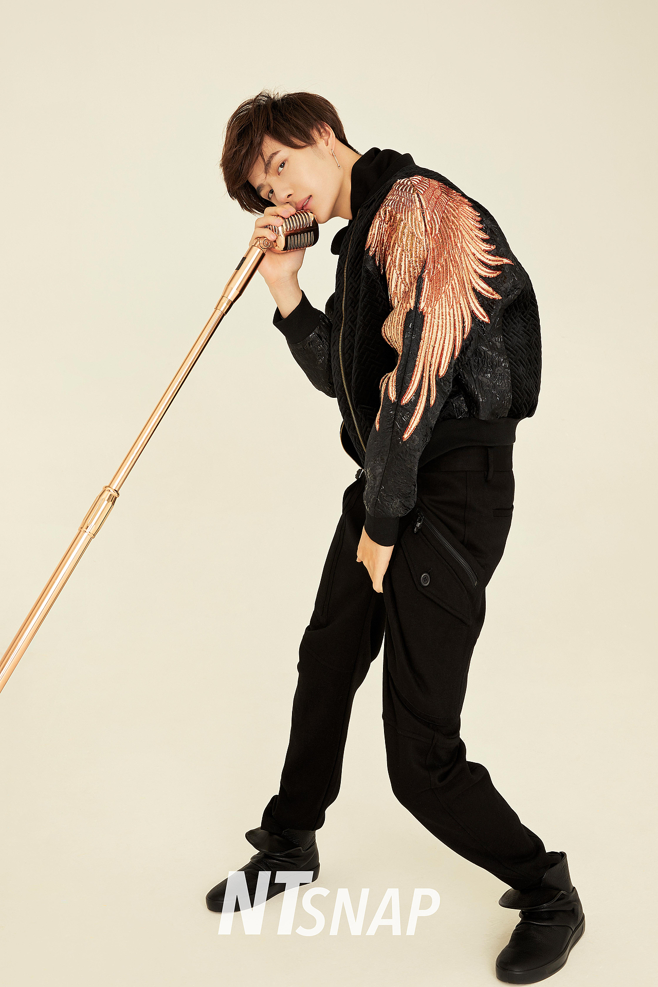 《New Touch》封面人物：王一博（图ZMTAxNjM5NDky） - 时尚/艺术摄影 - 站酷设计师之南ZN原创素材 - 站酷ZCOOL