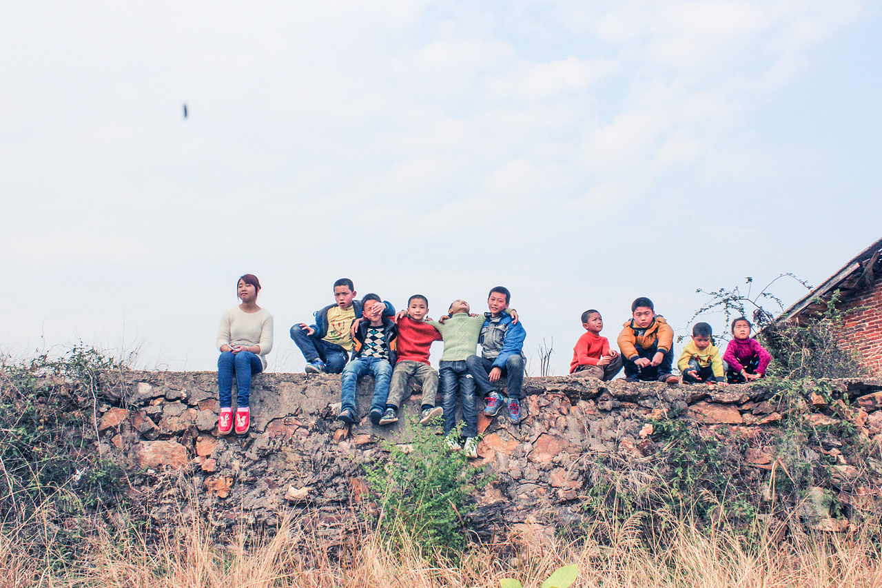 乡里的那些小孩（图ZMjQ5NTYyNTI=） - 人像摄影 - 站酷设计师芳林原创素材 - 站酷ZCOOL