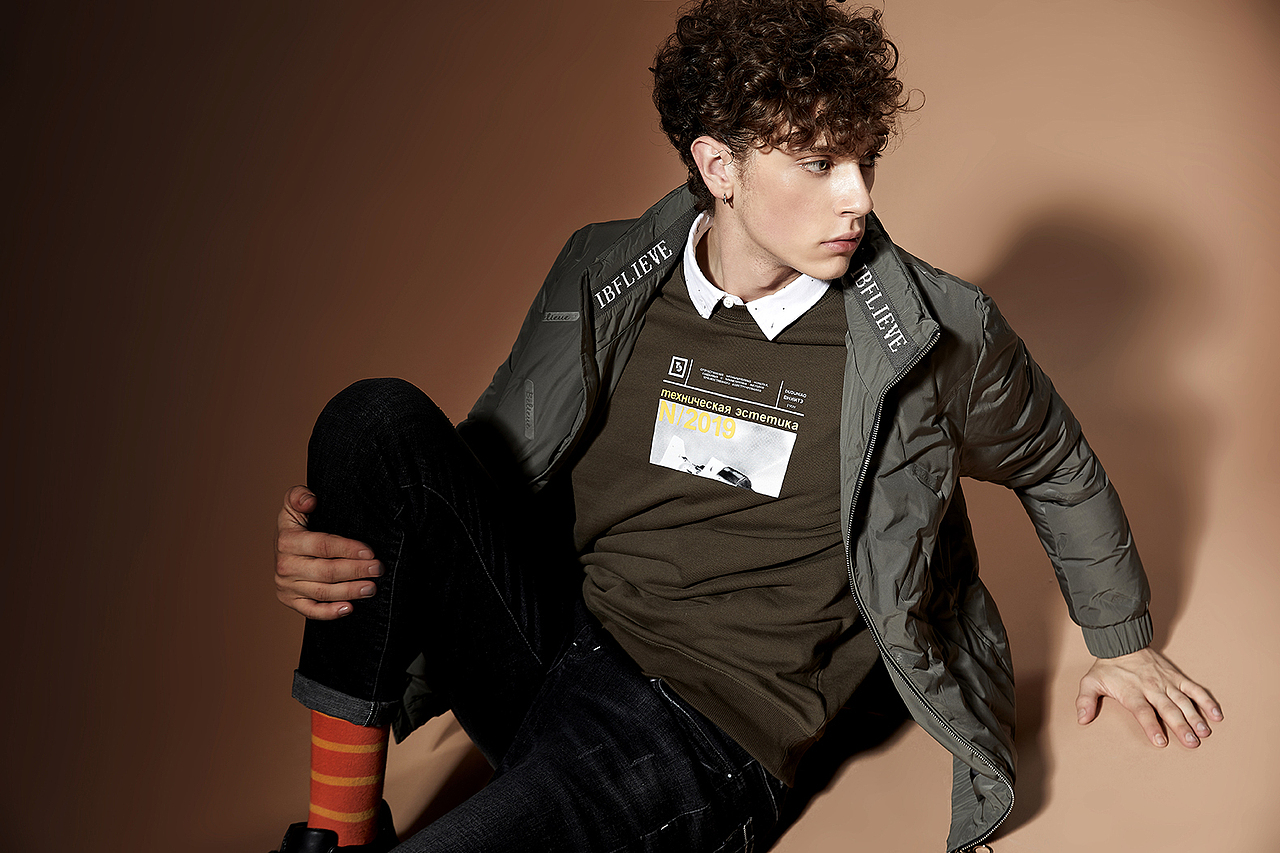 充满阳光的潮酷男孩