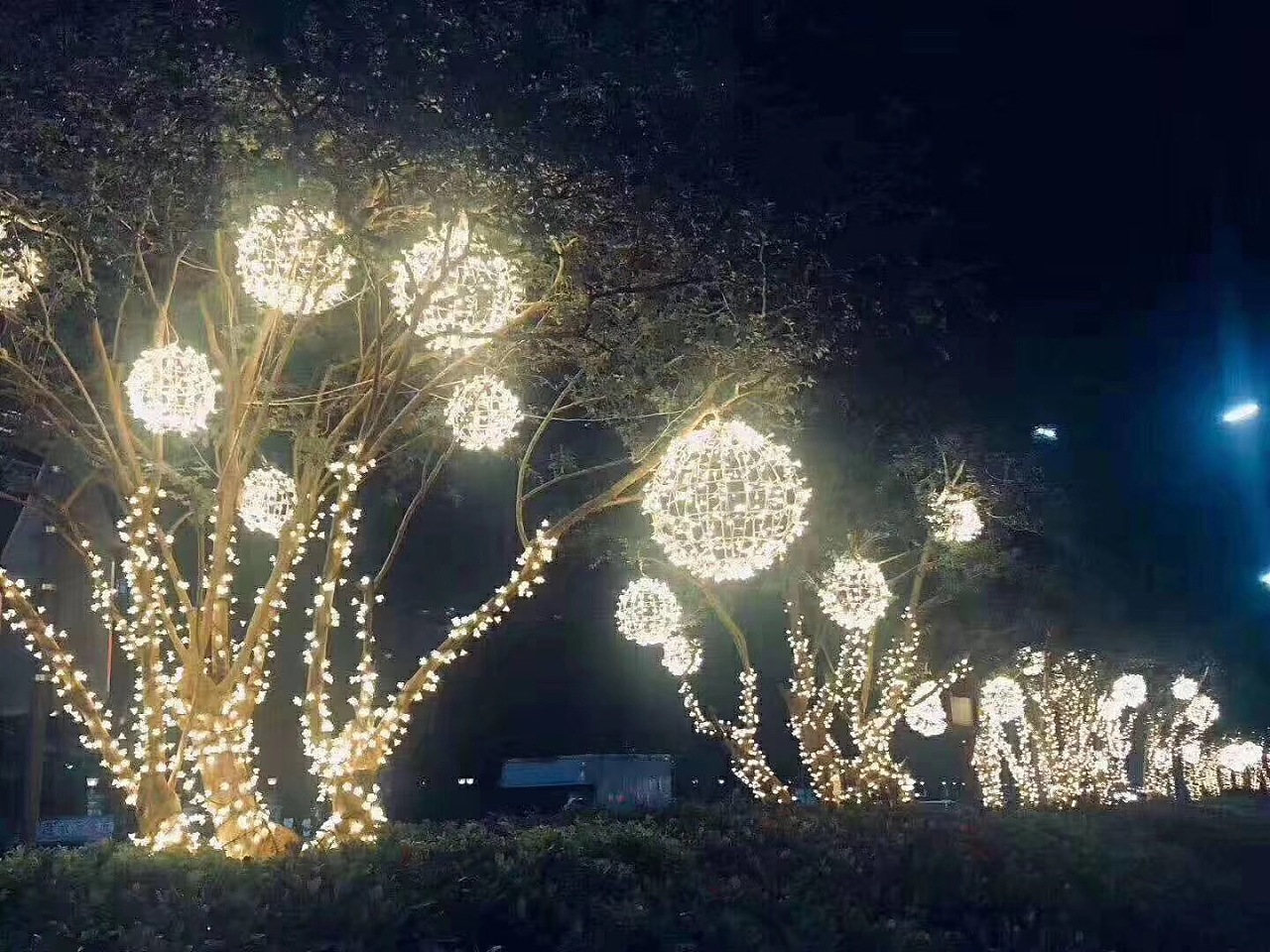 LED抱树灯抱柱灯照树灯射树灯环抱灯新款环形照树灯园林景观亮化-阿里巴巴