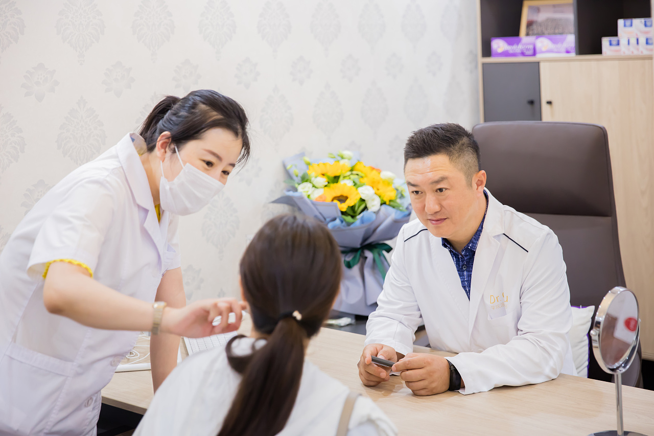 20200622.线雕专家 顾威 莅临沈阳名流美容医院.