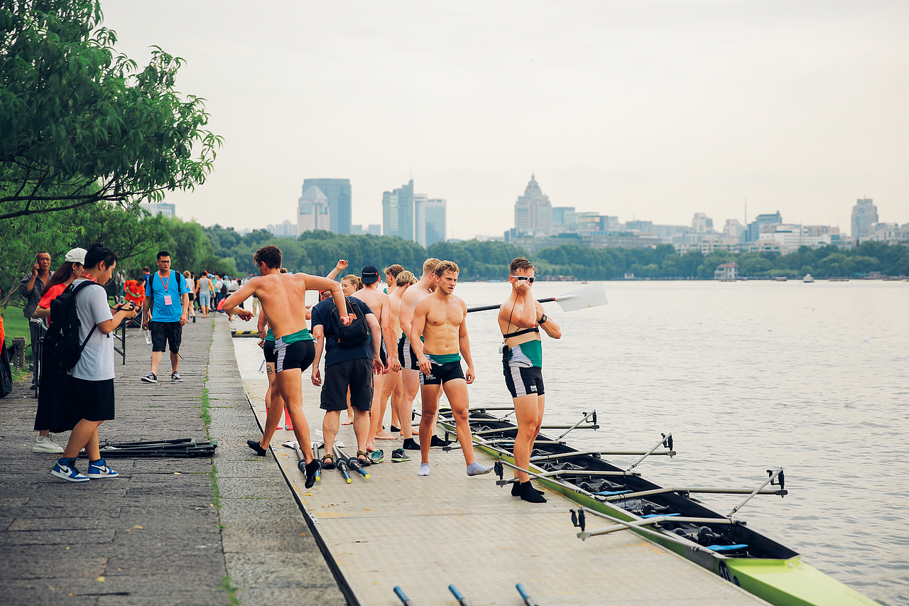 赛艇队还是男模队