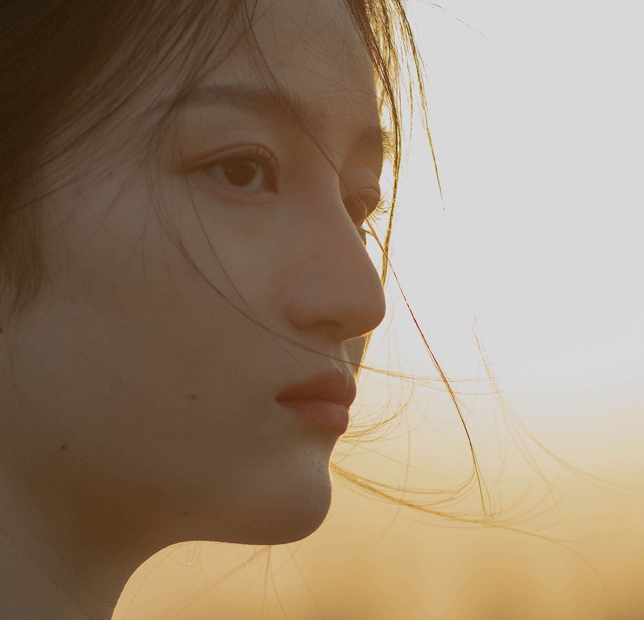 情不知所起,一往情深。