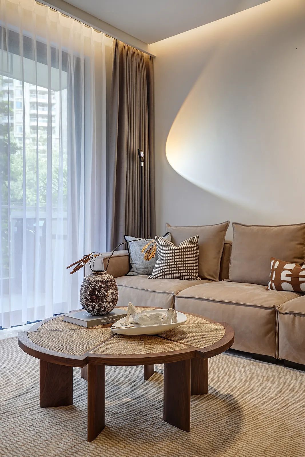 室内设计|延续极简理念,142㎡尺度克制的空间