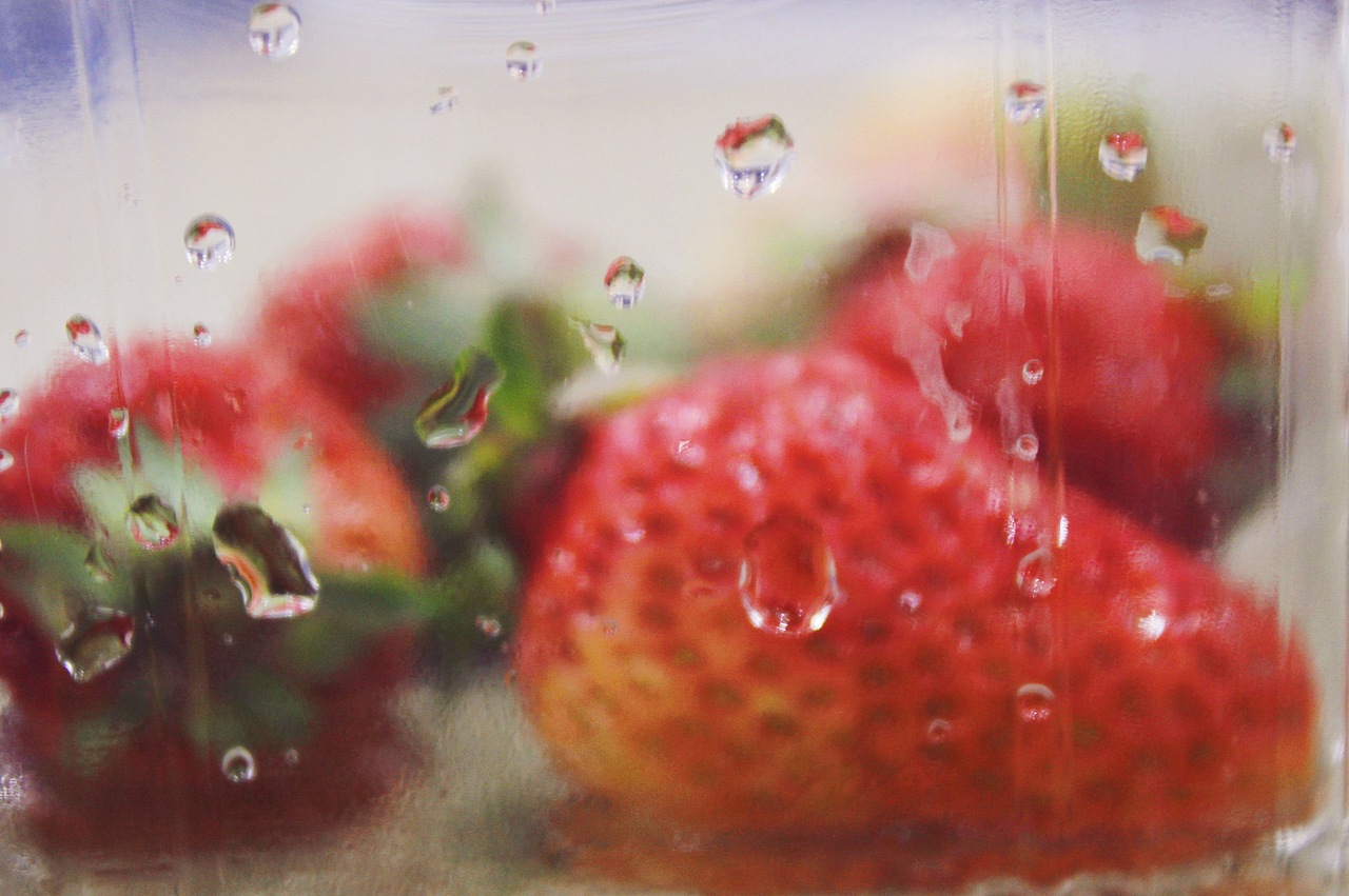 草莓🍓（图ZMTU2MTg0OTA0） - 产品摄影 - 站酷设计师OG118原创素材 - 站酷ZCOOL