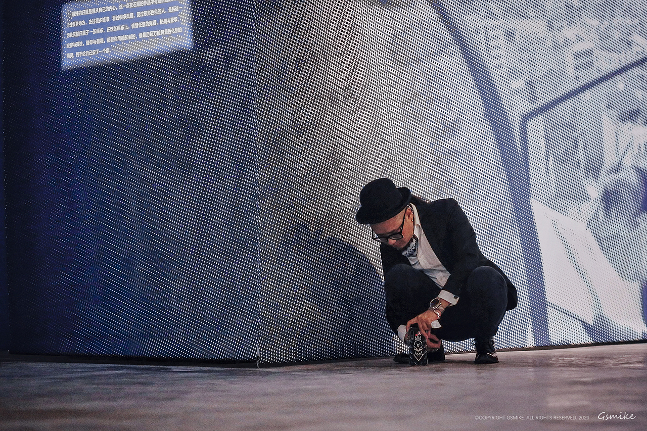 有时候,站着比蹲着还矮;有时候,蹲着比站着还高
<br>