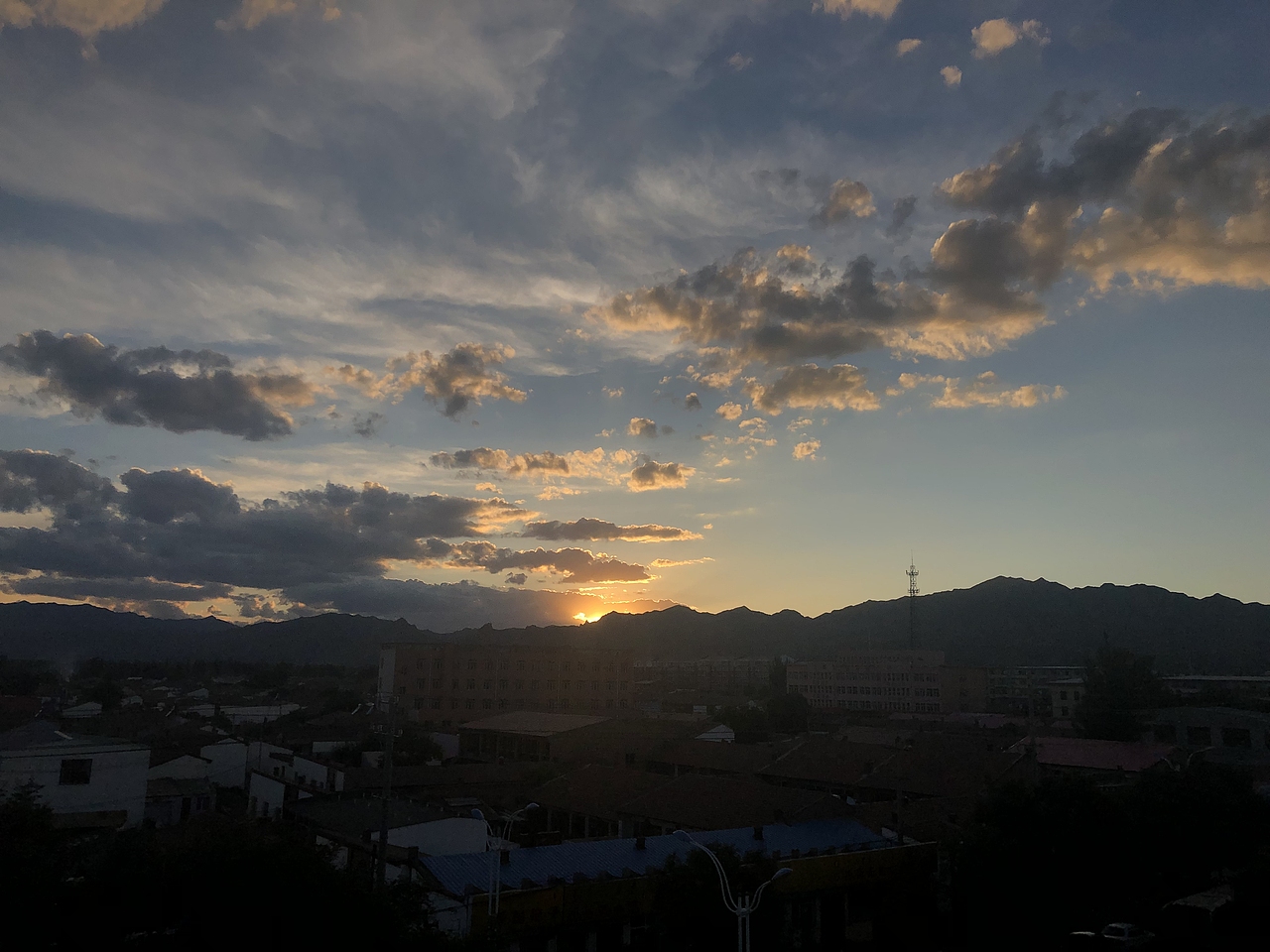 夕阳与天空的邂逅（图ZMjk3MzQwNzI0） - 风光摄影 - 站酷设计师00凱00原创素材 - 站酷ZCOOL