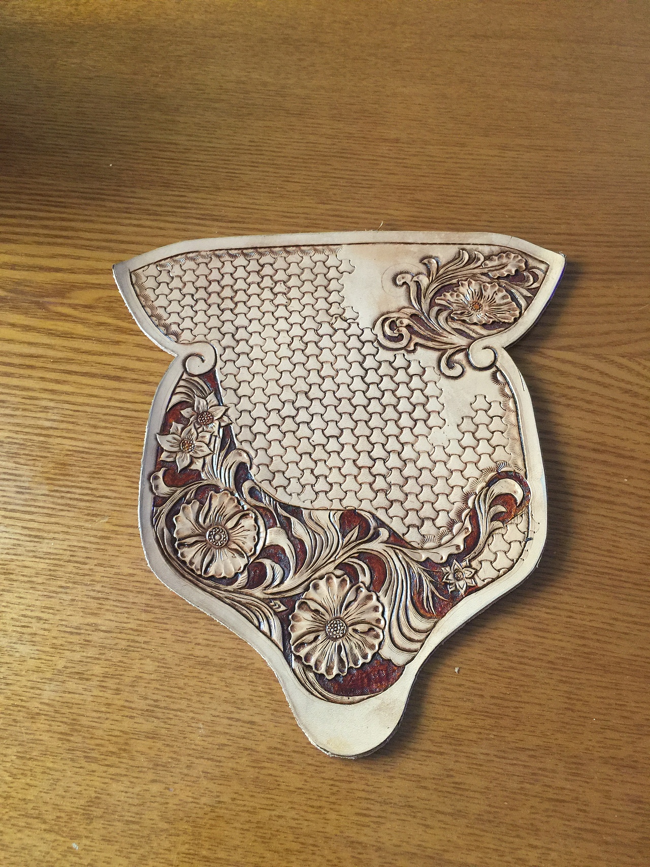 基本完工。凹陷处用茶色酒精染料和面相笔上色