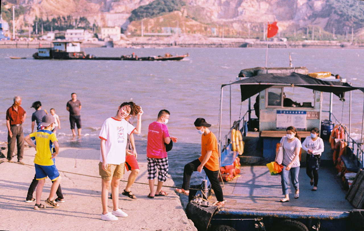 六月的风懒懒的,连云都变热热的