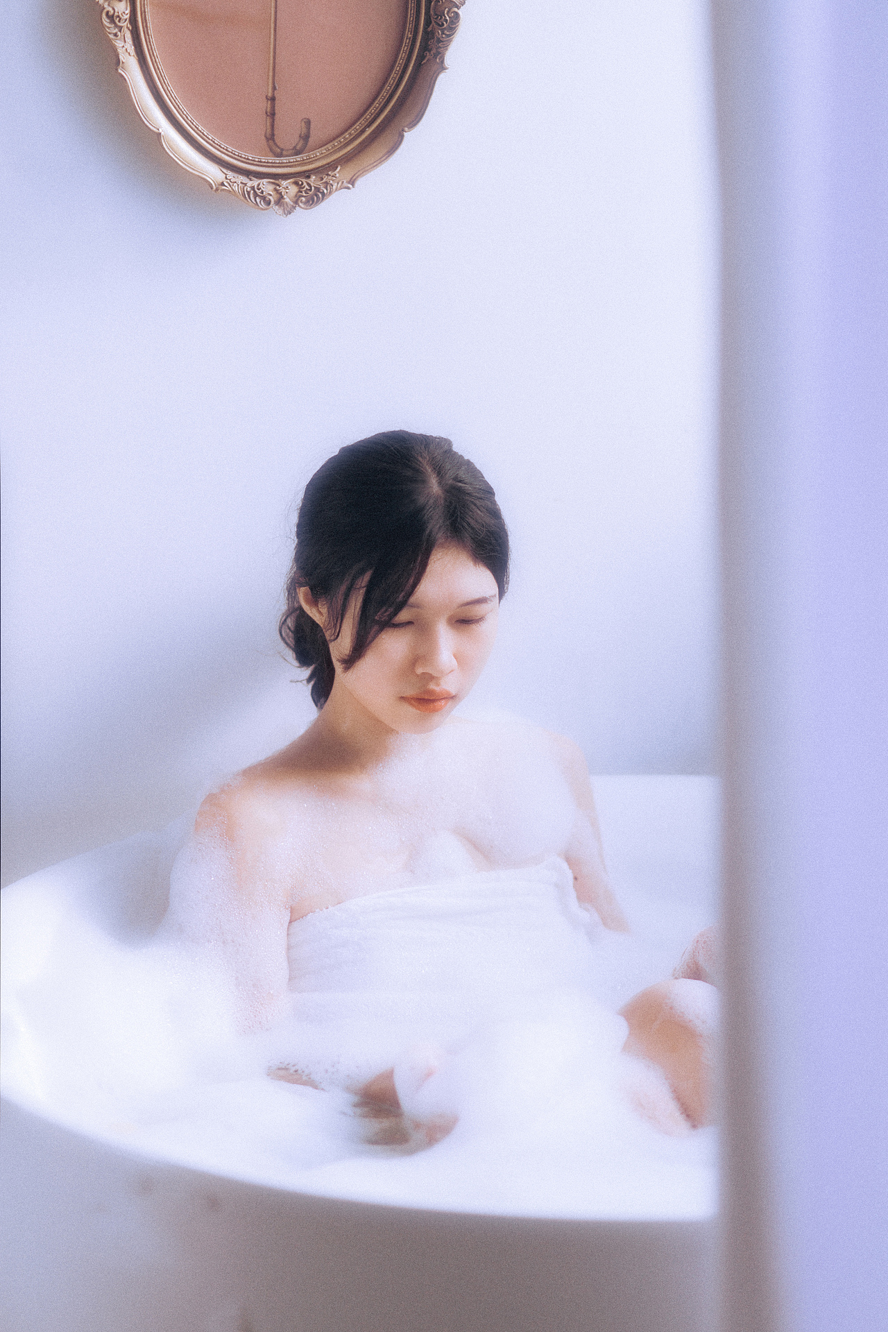 浴缸写真丨站在热爱的世界里闪闪发光|摄影|人像摄影|空港933_原创