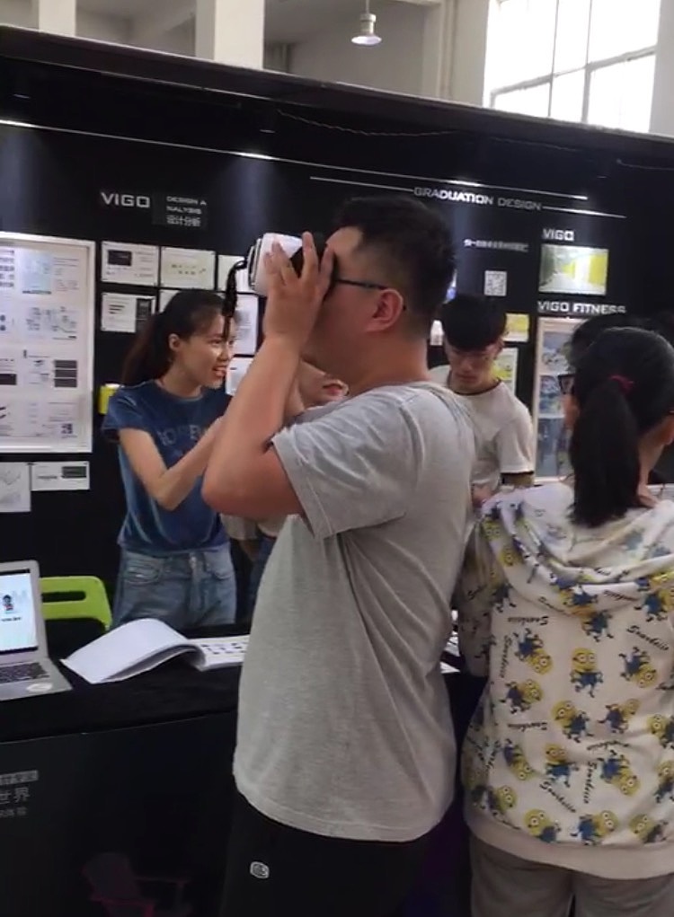 展示现场十分火爆,大家都对vr技术很好奇