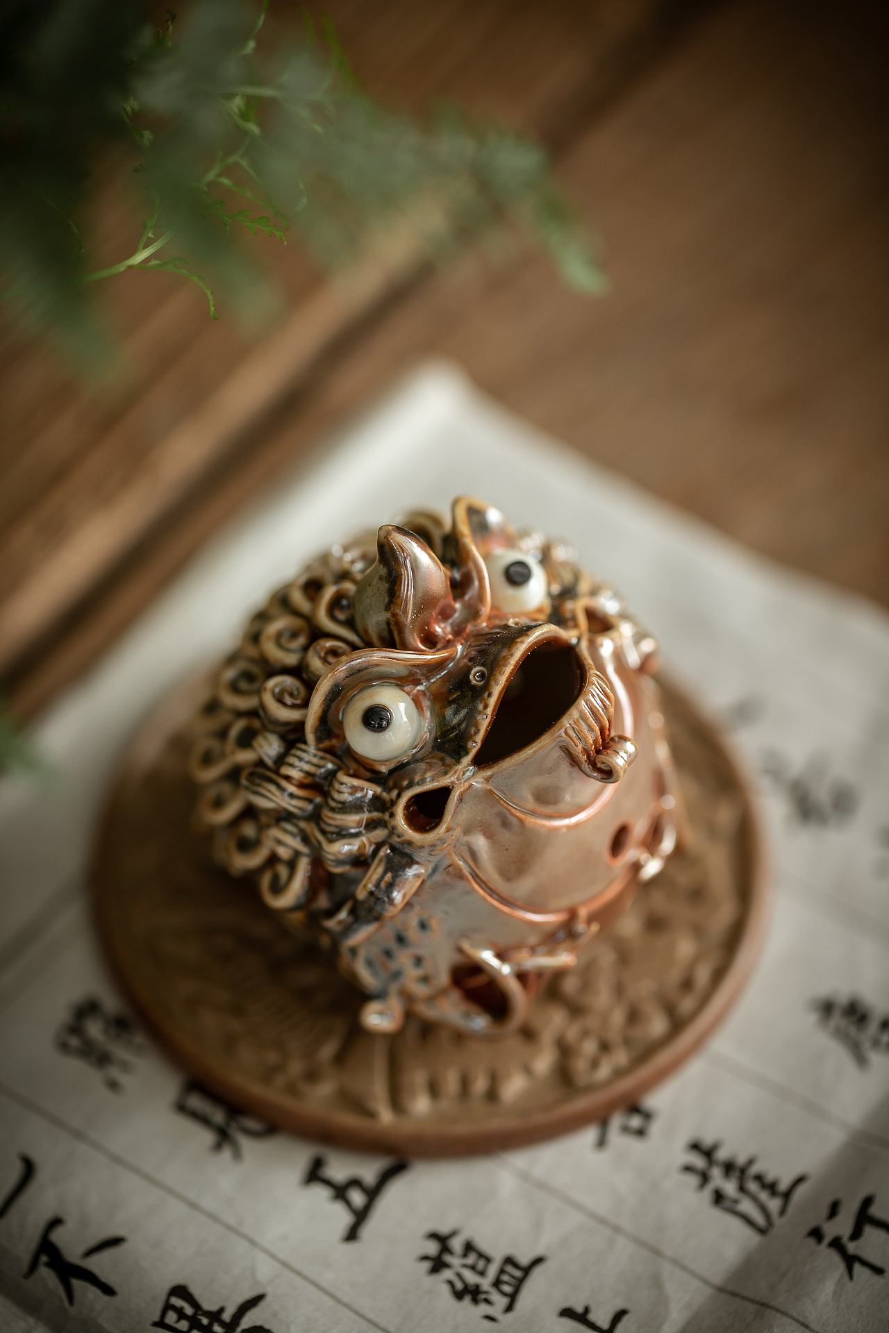 器十二 陶瓷捏雕 三足金蟾香炉摆件