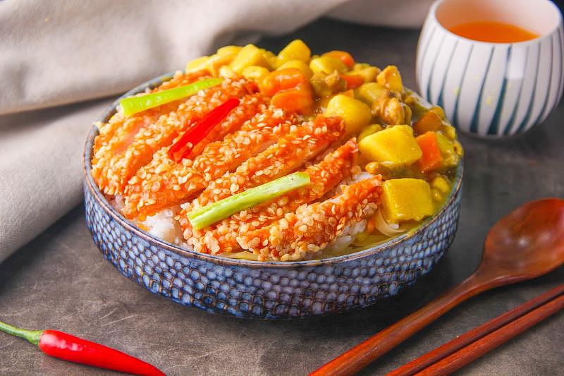 美团拍摄双拼鸡排饭