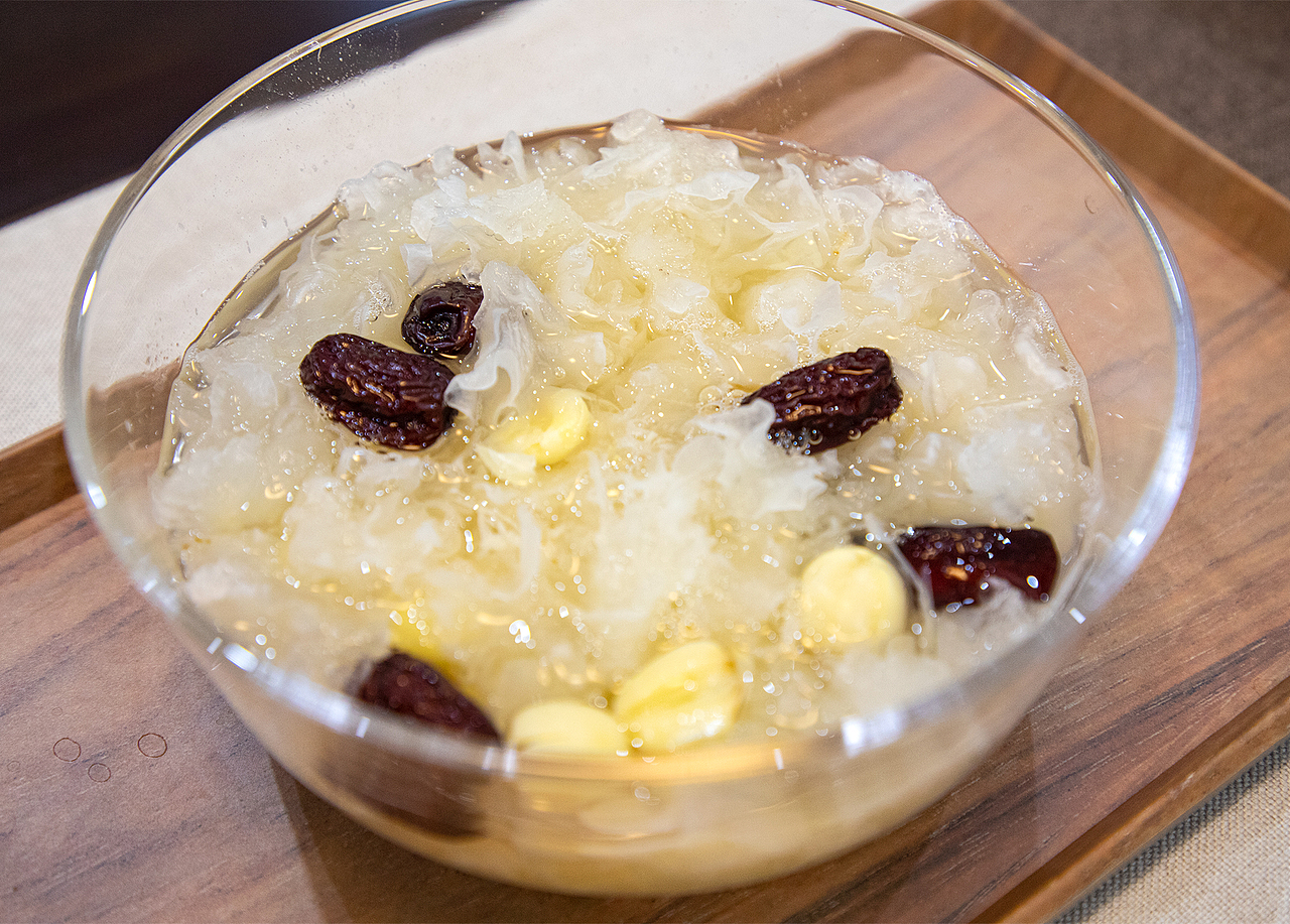 莲子百合银耳羹