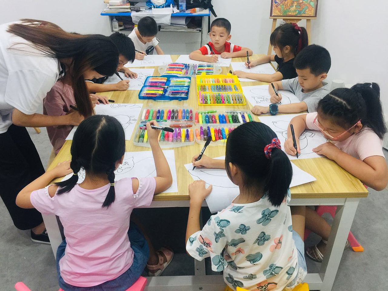 創(chuàng)意美術(shù)學生上課花絮和大合照（圖ZMjIwMzkwODky） - 繪畫 - 站酷設(shè)計師何澤智智原創(chuàng)素材 - 站酷ZCOOL