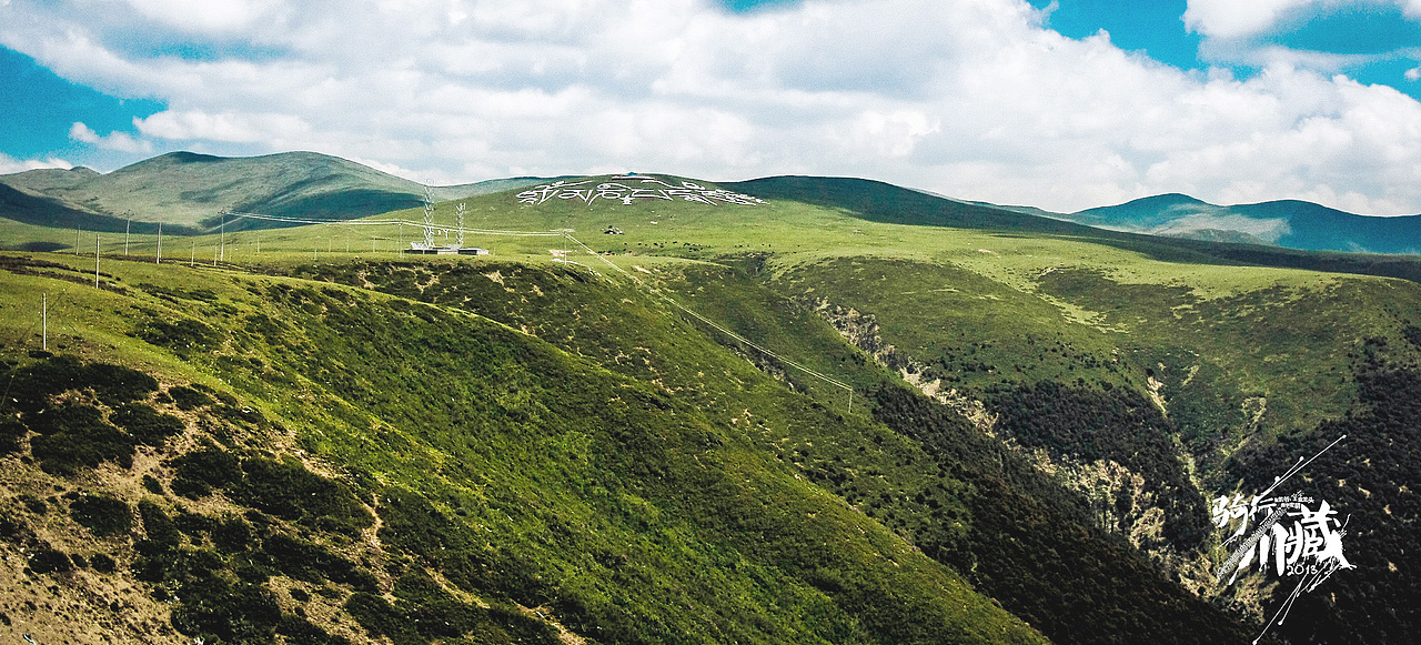休息了一天，我的高反没那么严重，不过萌凶还是很惨啊，还有他的膝盖伤到筋骨了，看的出他疼的很。爬到垭口时他的眼眶里翻着泪水