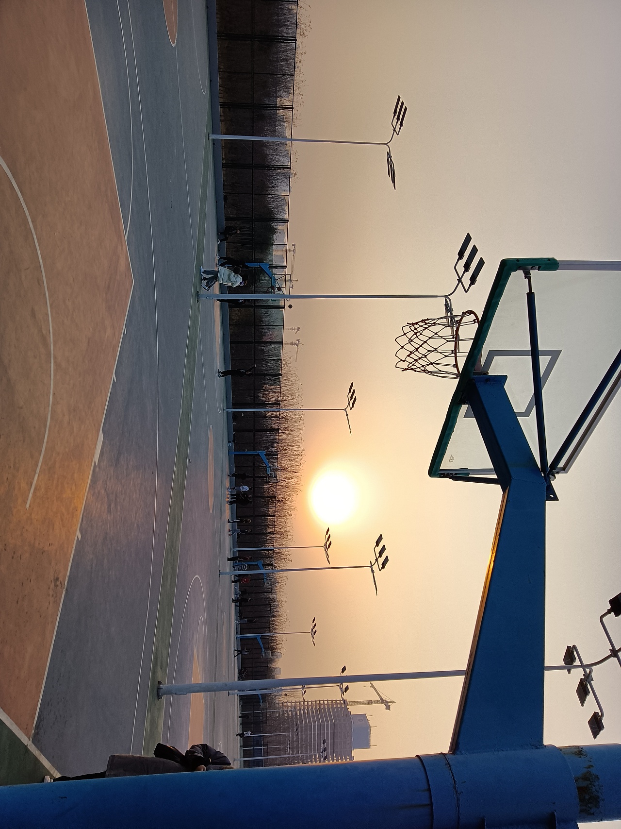 日落篮球场