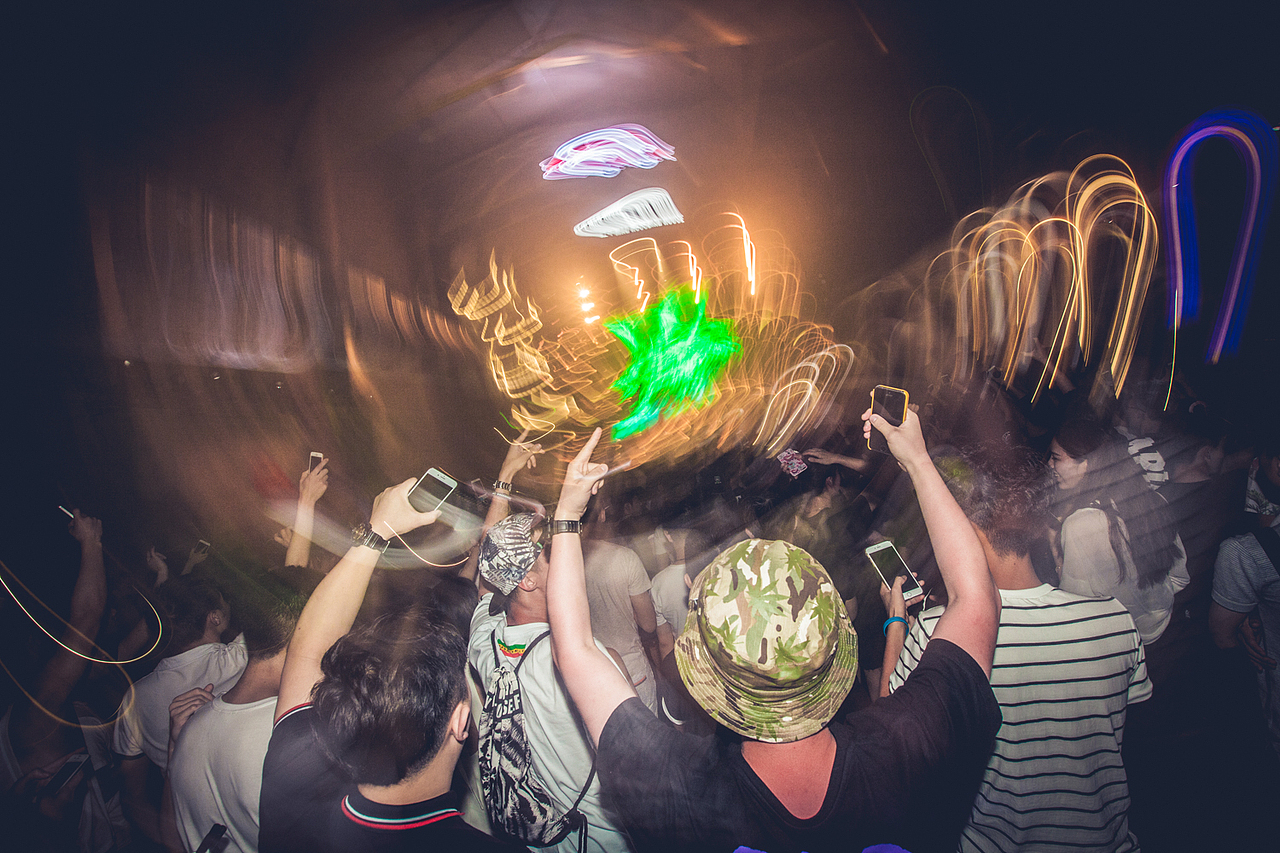 深圳电音party【Red Bull Mad House VOL.2】（图ZNDg3MTExNjA=） - 人像摄影 - 站酷设计师xubin1123原创素材 - 站酷ZCOOL