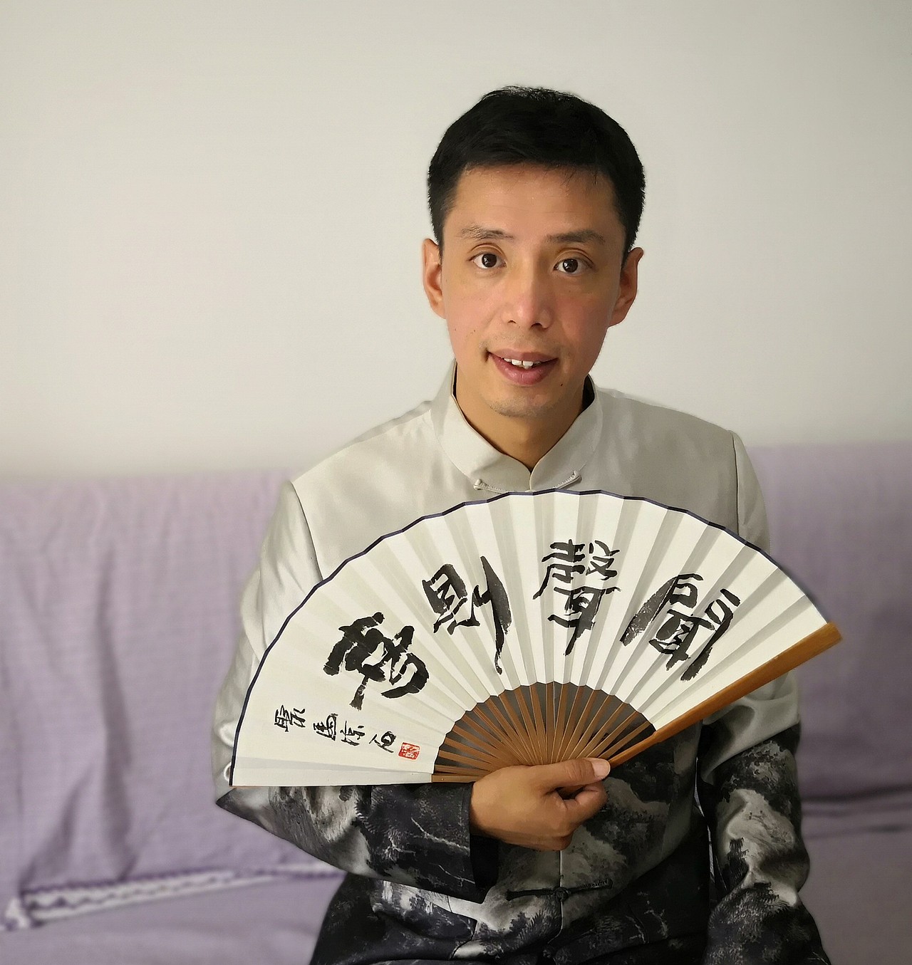 相声演员贾旭明说学逗唱书画家聚马凉石琴棋书画