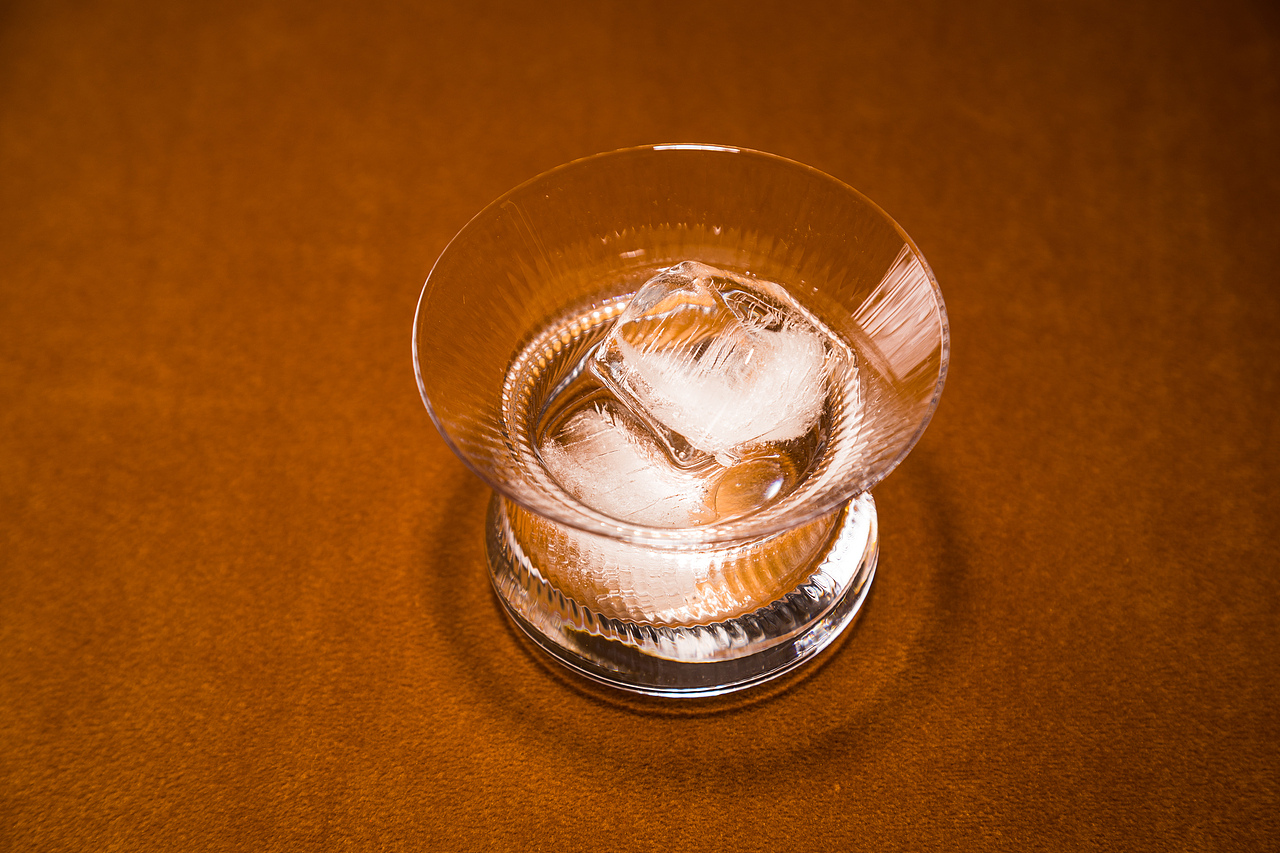 《It's You》| 旋转杯 | 水杯 | 玻璃杯 | 酒杯 | 饮具（图ZMzM5NzkwNzc2） - 产品摄影 - 站酷设计师一毛拍美器原创素材 - 站酷ZCOOL