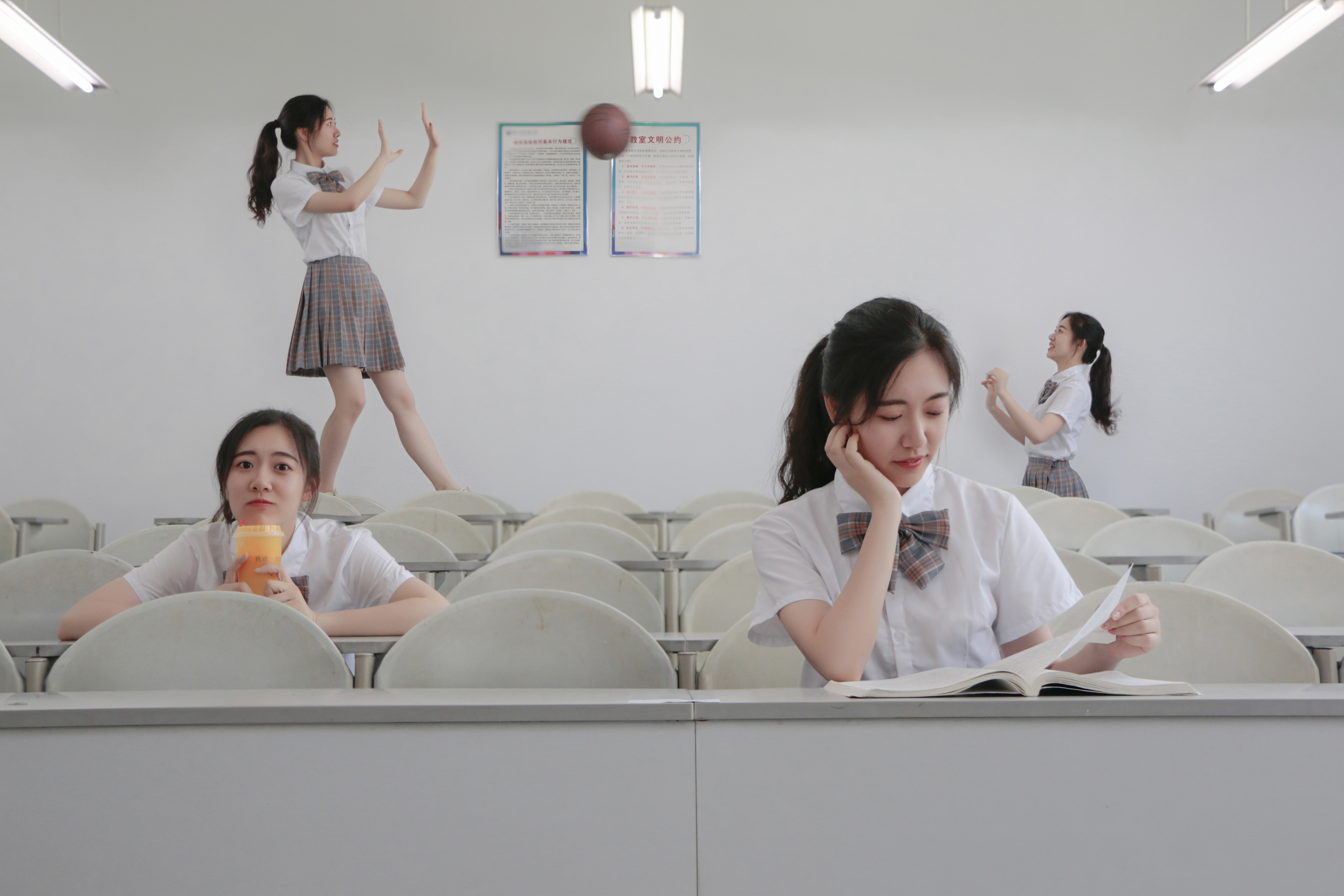 青春女生清新校园制服摄影