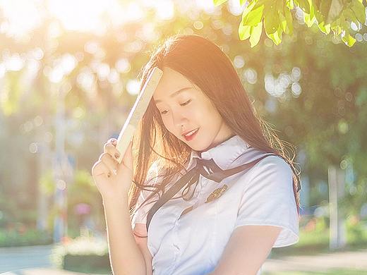 下一秒逆光