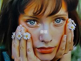 托腮的女孩