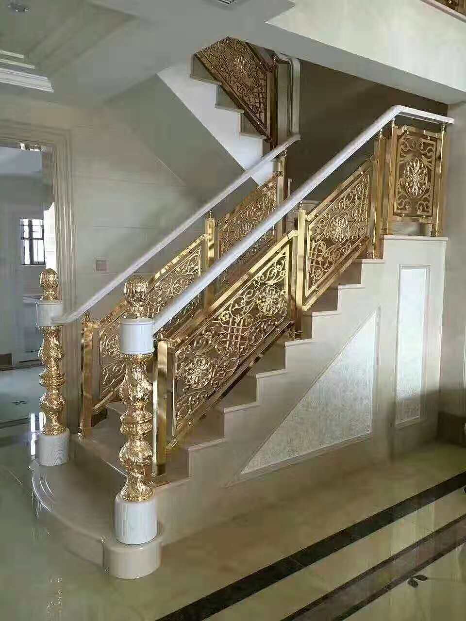 土豪别墅御用艺术楼梯护栏铝雕刻楼梯..