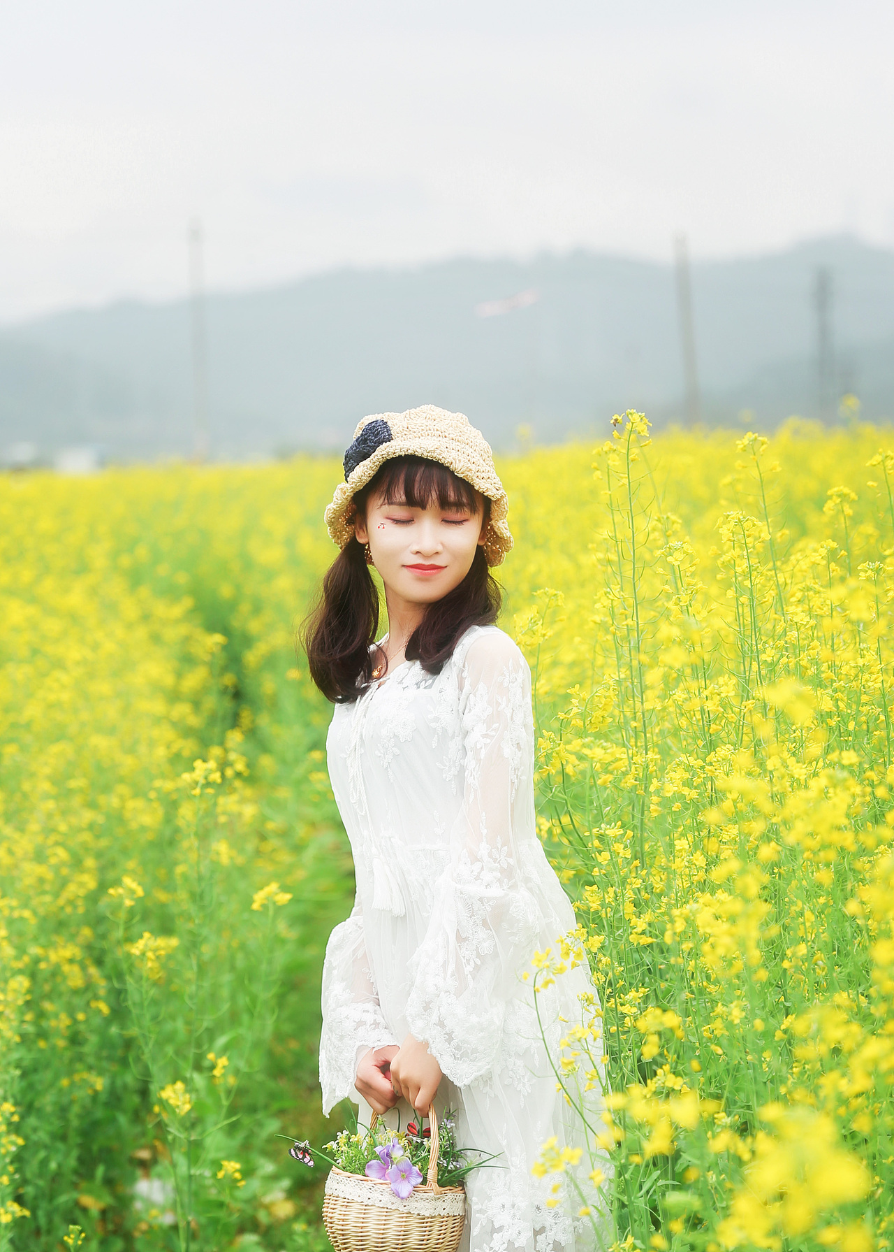 十里春风不如你 油菜花（图ZMTA3MjIwNTY4） - 人像摄影 - 站酷设计师阿波摄影原创素材 - 站酷ZCOOL