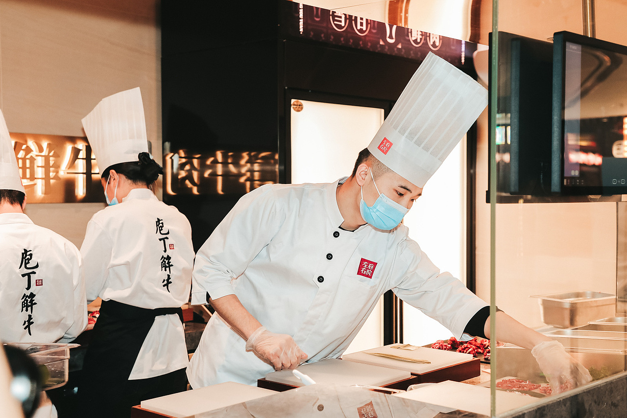 从红变黑!上海的左庭右院鲜牛肉火锅,全新黑金店上线