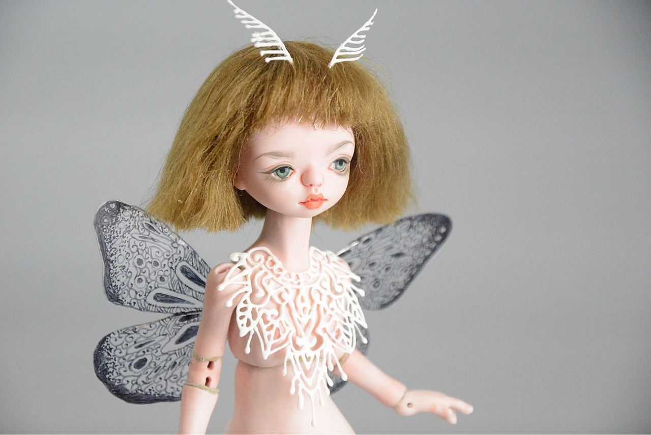 材料:高白泥 马海毛 羊皮 PVC透明纸 树脂合成材料