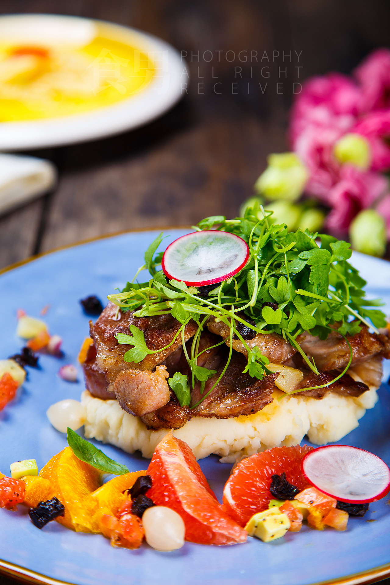 为ci noso西餐厅的菜品拍照,全是鲜花 美女,拍的