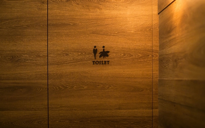 奋发设计关于洗手间公仔标识设计