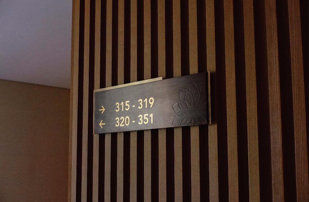 不锈钢立体字 广告牌制作 门头字 拉丝钛金发光字（图ZMTQyMDEyNzA4） - 工艺品设计 - 站酷设计师13580988330练生原创素材 - 站酷ZCOOL