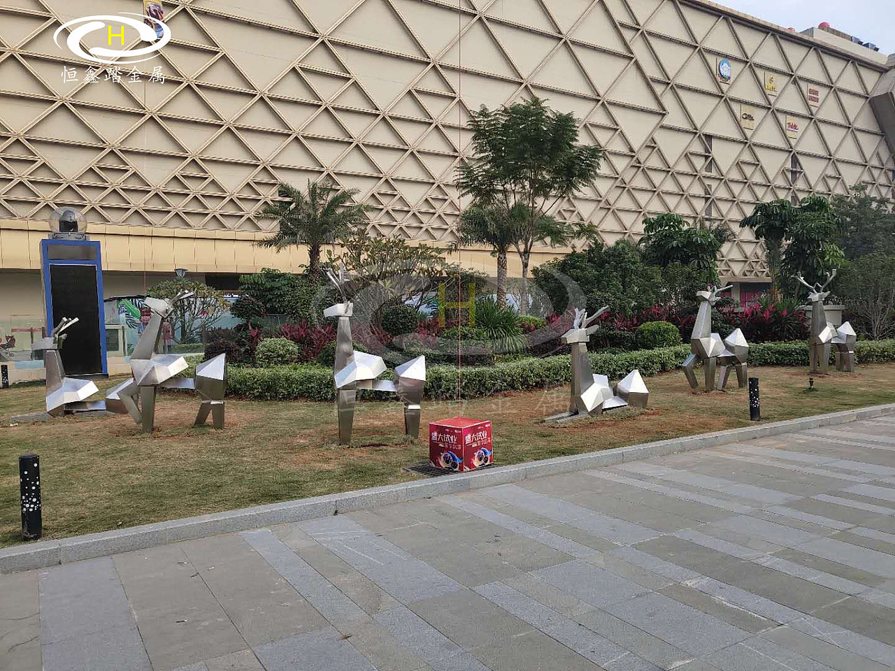 园林草地不锈钢鹿雕塑 小鹿雕塑 镜面鹿雕塑