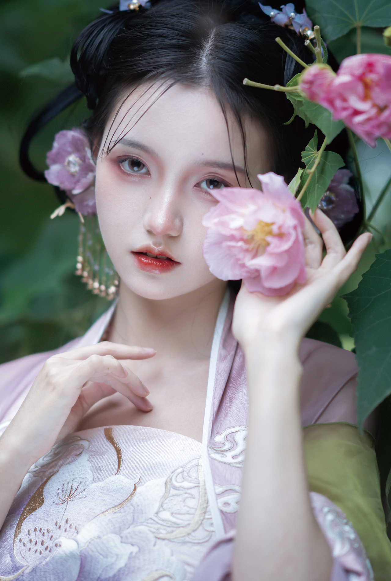 【一渠芙蓉】（图ZMjgxNzcxMDI4） - 人像摄影 - 站酷设计师小艾野原创素材 - 站酷ZCOOL