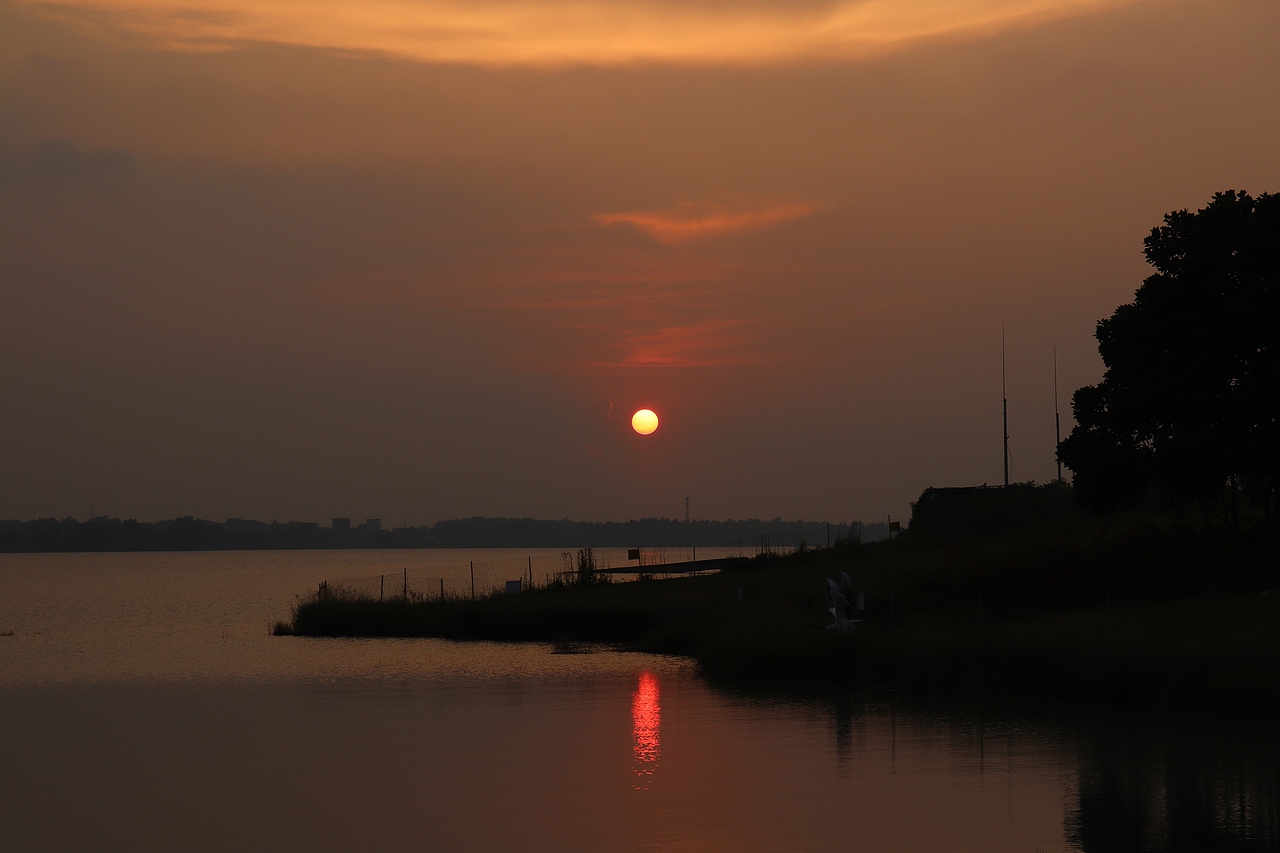 茂名露天矿晚霞