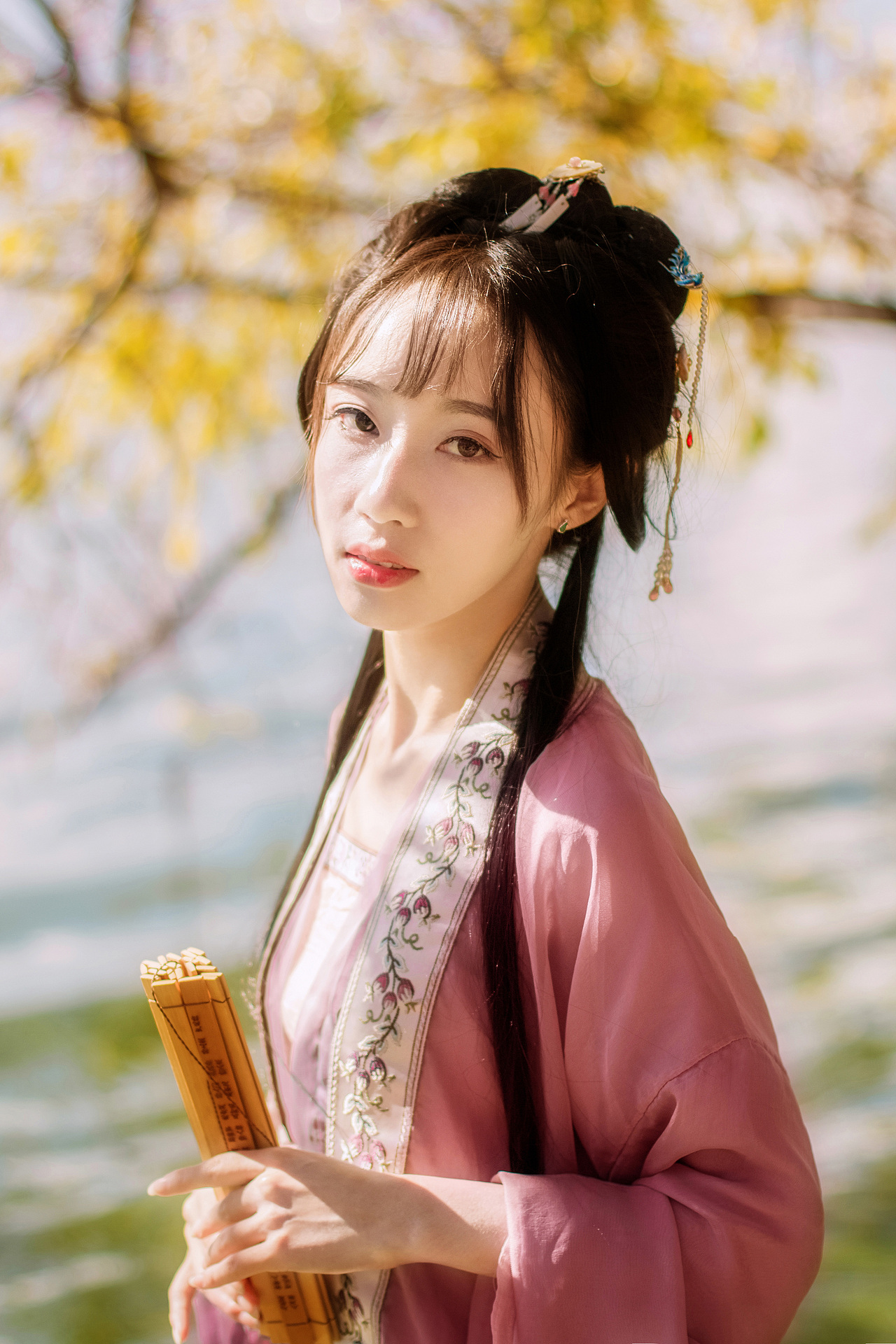 巧笑倩兮美目盼兮