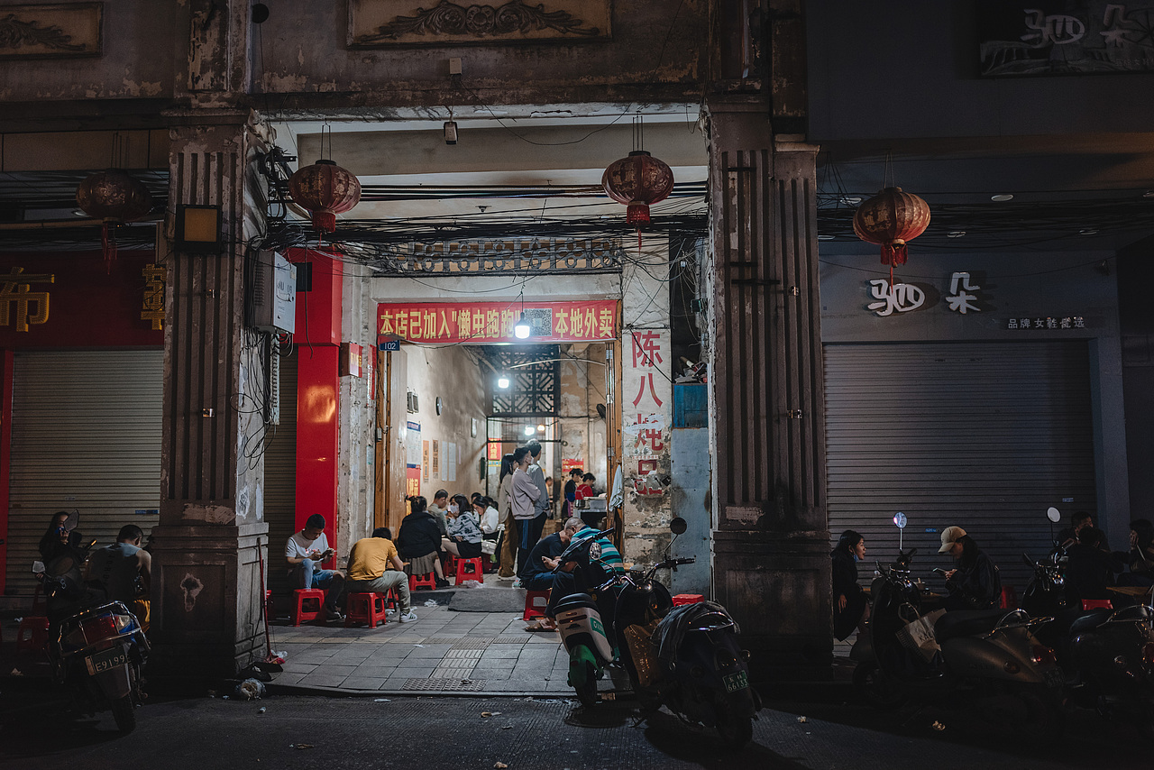 小电驴与夜生活（图ZMjk0NzY0NDI4） - 人文/纪实摄影 - 站酷设计师哼哼复叽叽原创素材 - 站酷ZCOOL