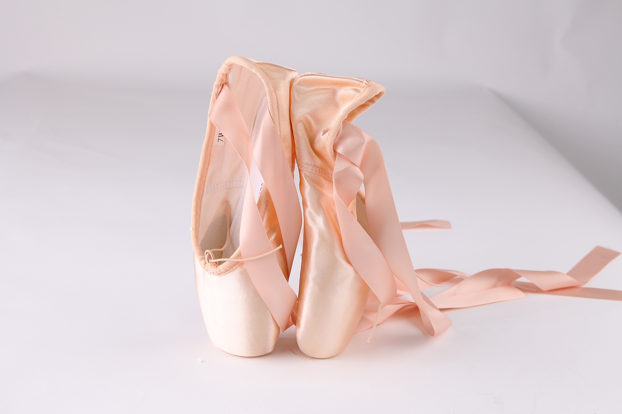 舞蹈鞋13（图ZOTg2Nzk5MjA=） - 产品摄影 - 站酷设计师常思己过1992原创素材 - 站酷ZCOOL