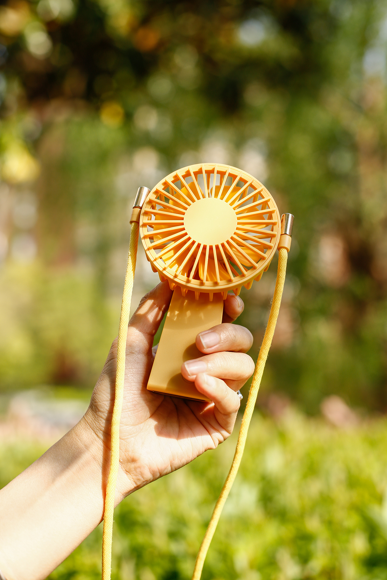 艾美特挂脖小风扇