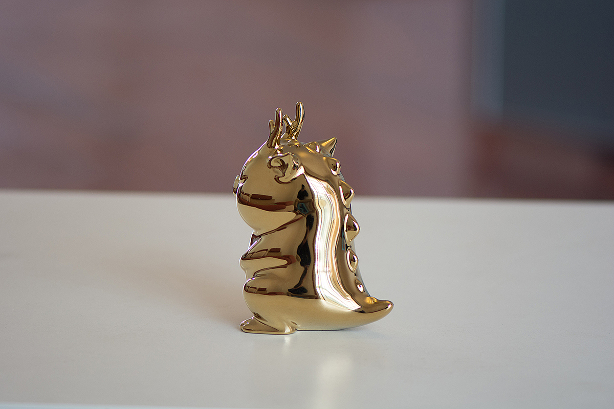 候鸟陶作品-e星龙猪-陶瓷雕塑