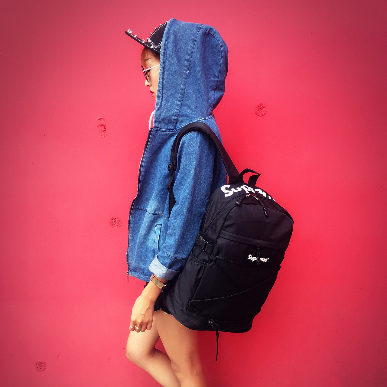 双肩背/（图ZNTgyNzE0NTI=） - 人像摄影 - 站酷设计师二维码摄影原创素材 - 站酷ZCOOL