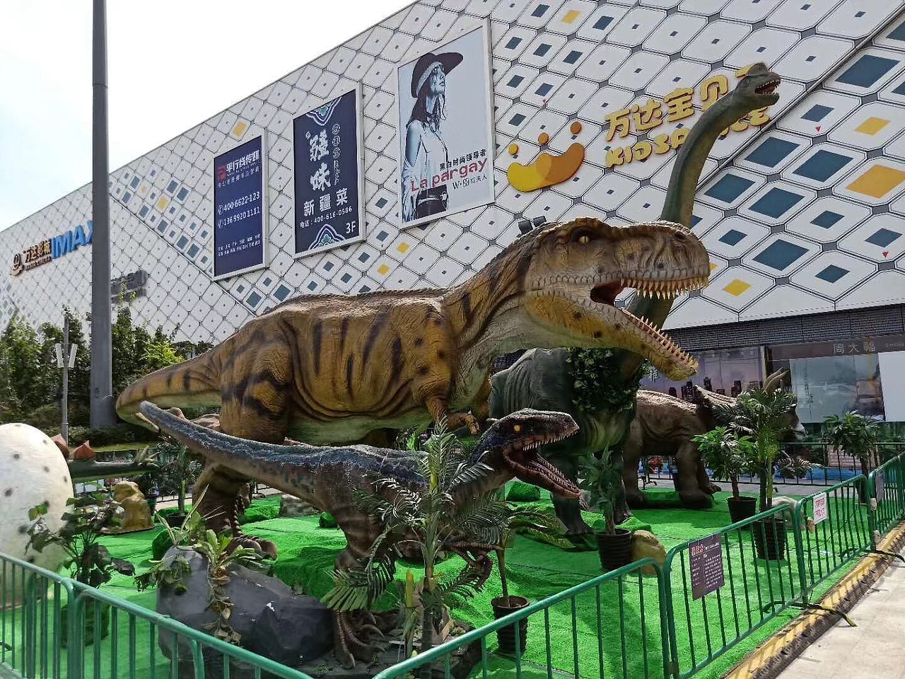 灯光节真人娃娃跳一跳仿真恐龙变形金刚出租租赁