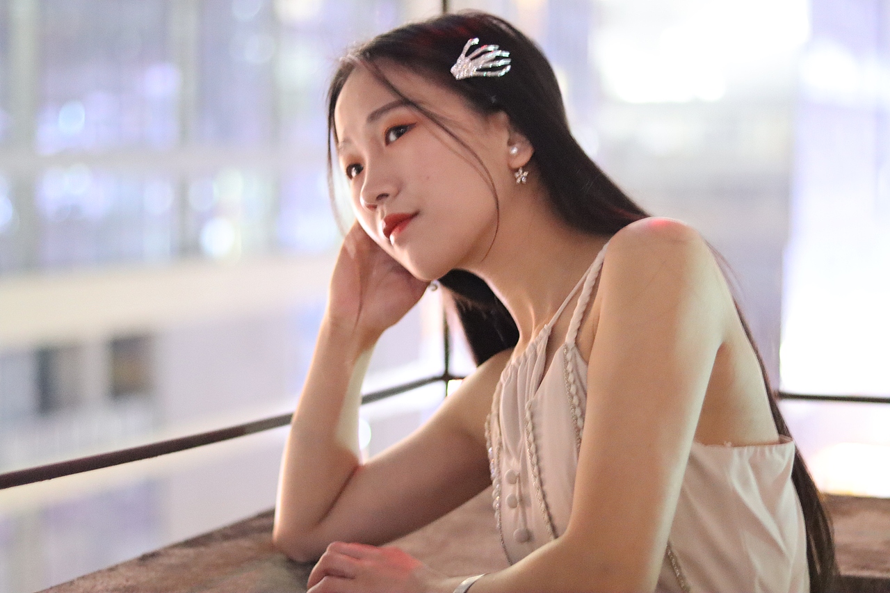 晚上楼顶也是可以的|摄影|人像摄影|和合陈大妮_原创作品-站酷zcool