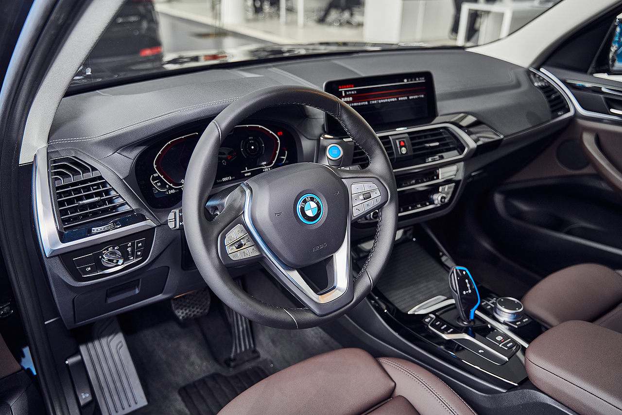 探店拍车-宝马iX3 澎湃i动力 第五代BMW eDrive新科技