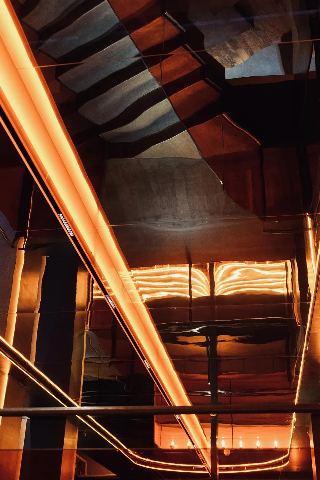 崔树新作 | 三里屯的“番茄”红了