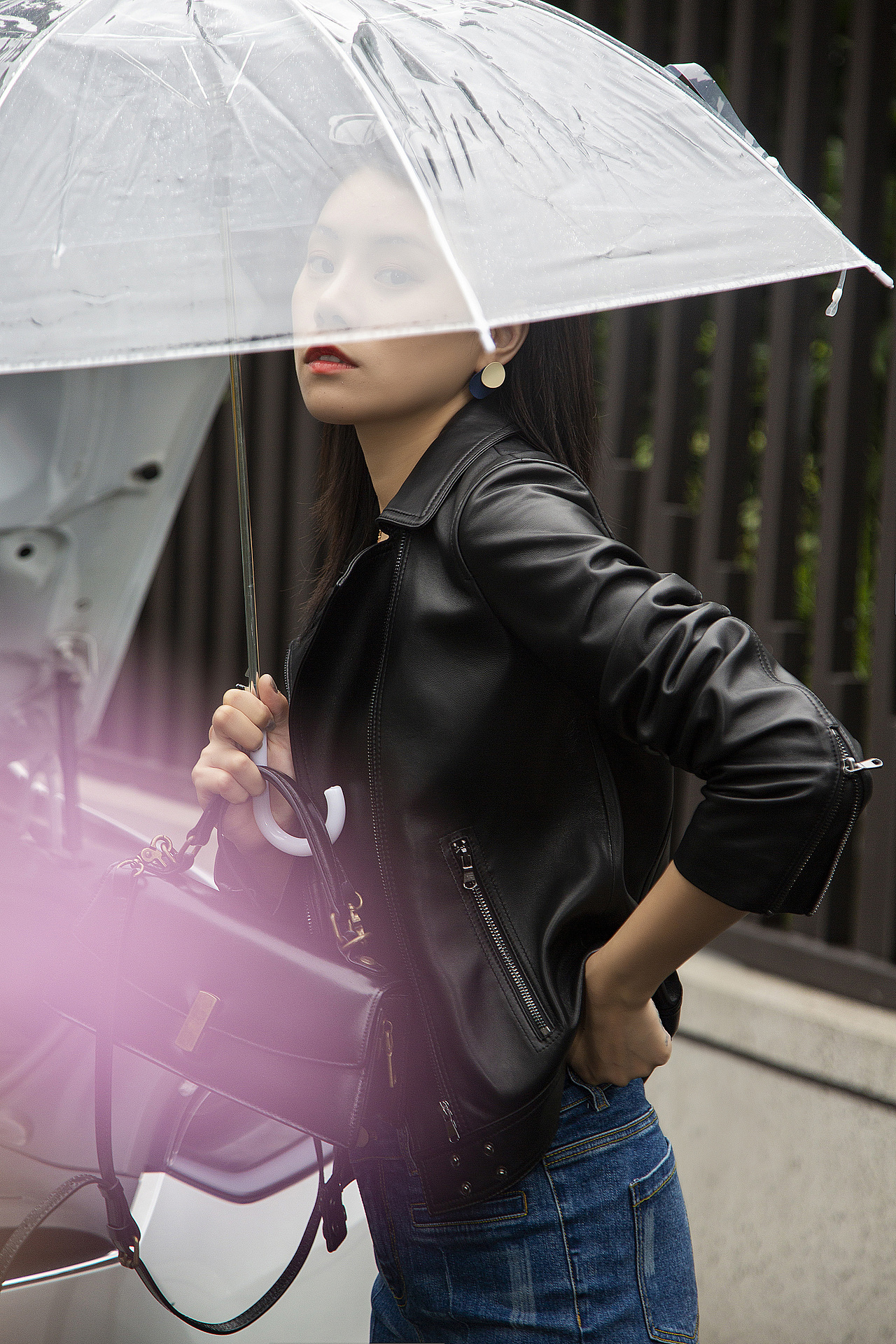 公司车库、楼下拍摄皮衣模特图