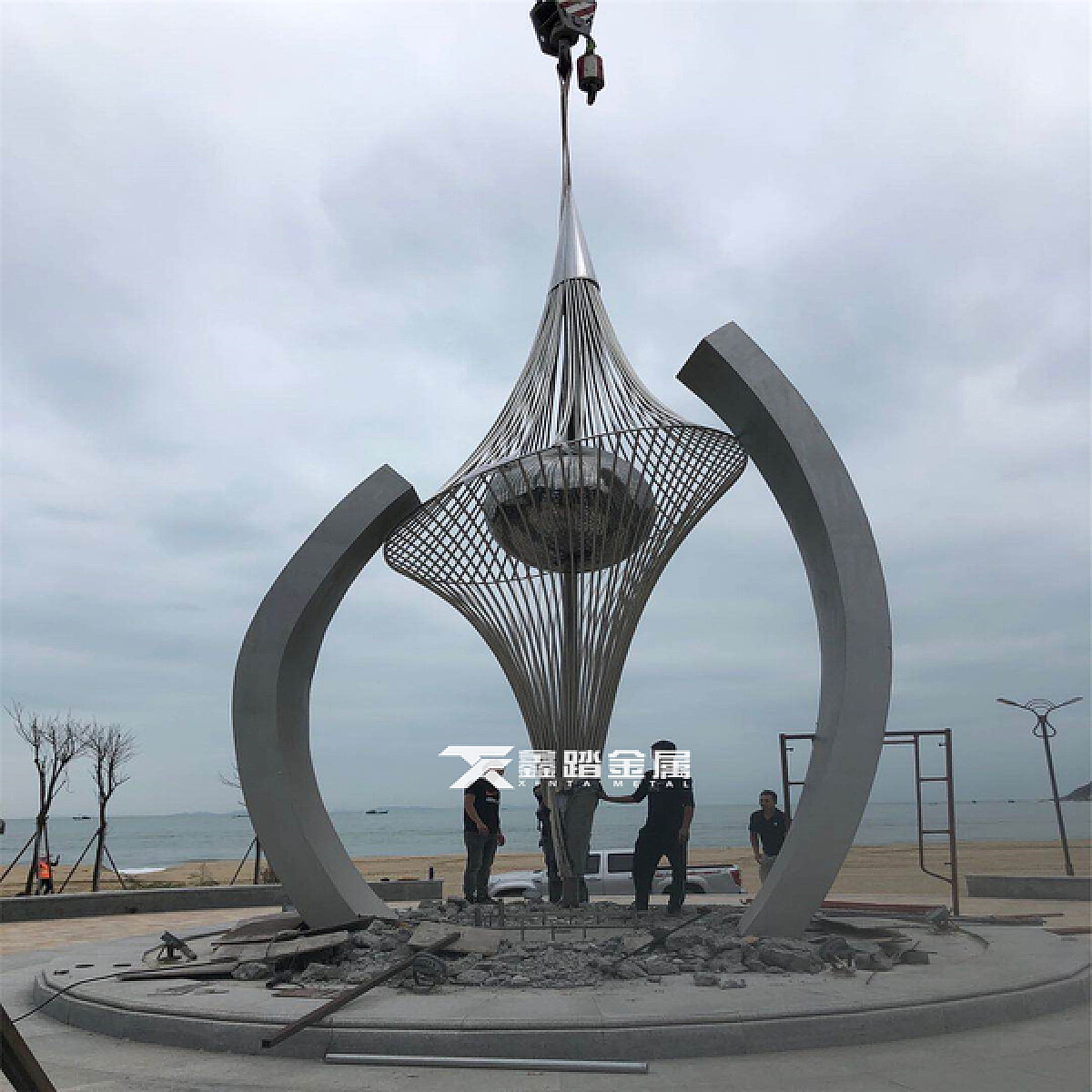 南澳岛海边316不锈钢圆管艺术雕塑