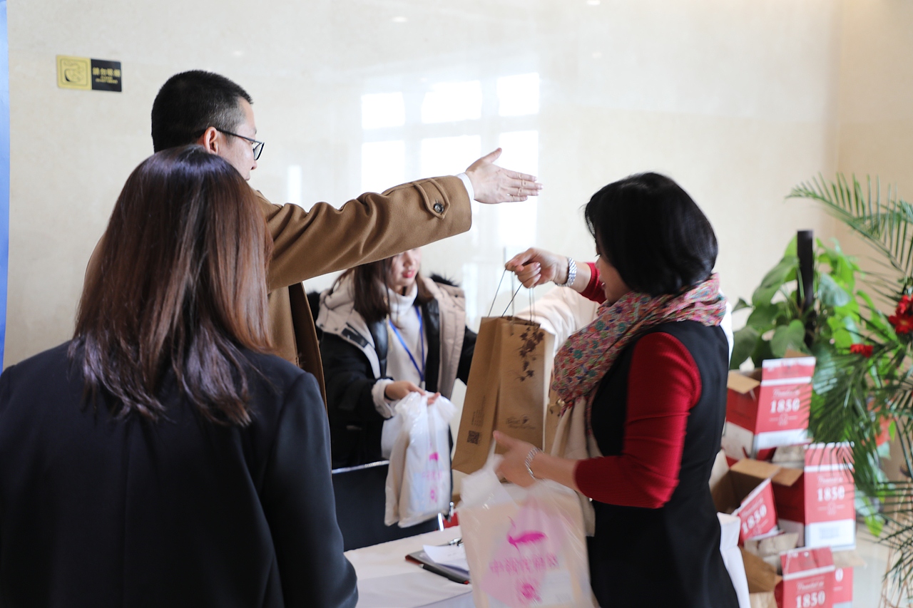 中视优俏货线下自提店